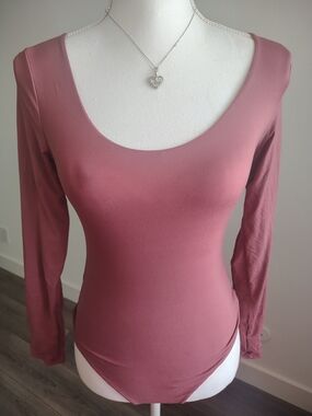Pumiey Scoop Neck Long-Sleeve Bodysuit - Dusty  Pink Mauve Size Medium